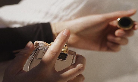 Cómo Elegir una Fragancia para Cada Estación: Tips para Mamás y Mujeres Activas